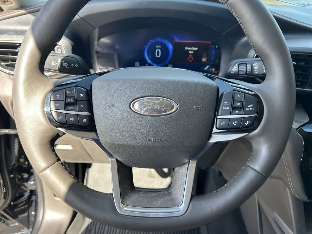 Used 2022 Ford Explorer Platinum w/ Technology Package image 28