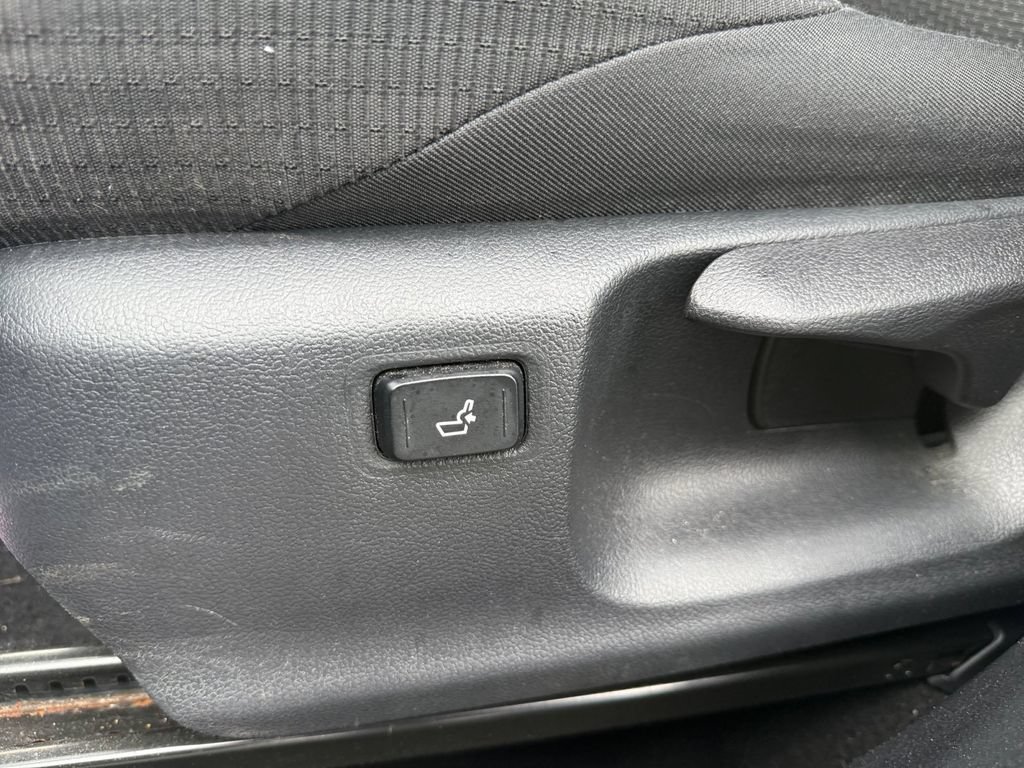 Used 2018 Toyota C-HR XLE FWD image 28