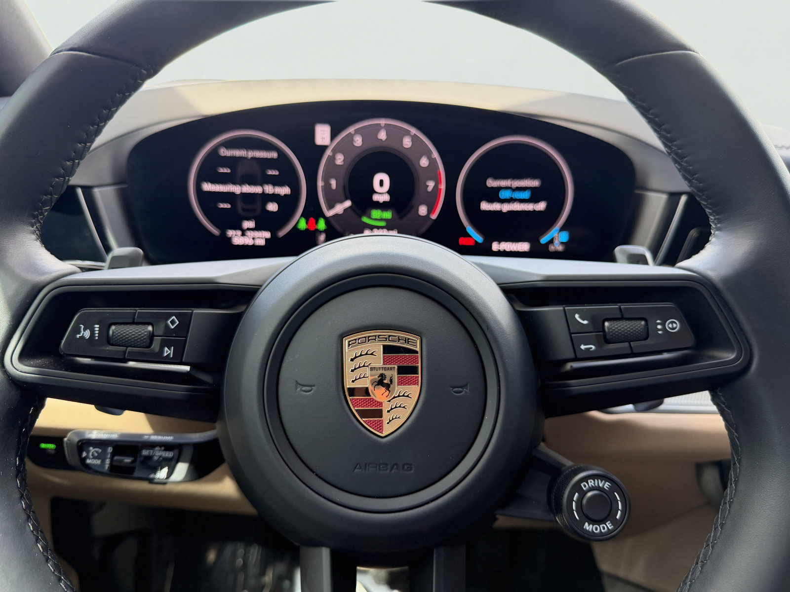 Certified 2025 Porsche Cayenne E-Hybrid Coupe AWD/4WD image 36