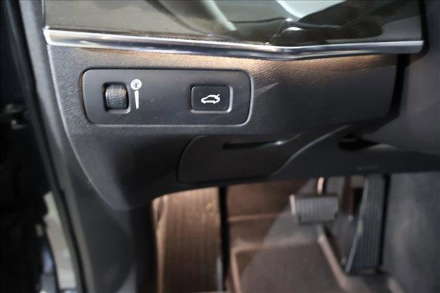 Used 2017 Volvo XC90 T6 Momentum w/ Vision Package image 13