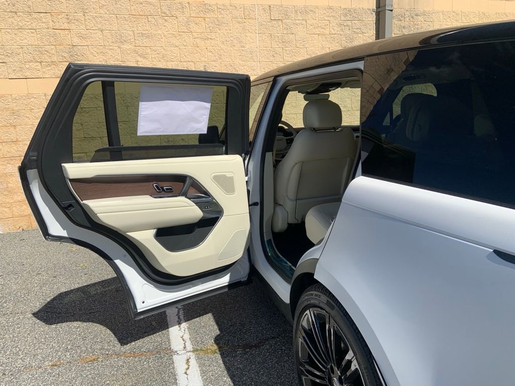 New 2025 Land Rover Range Rover Long Wheelbase SE image 12