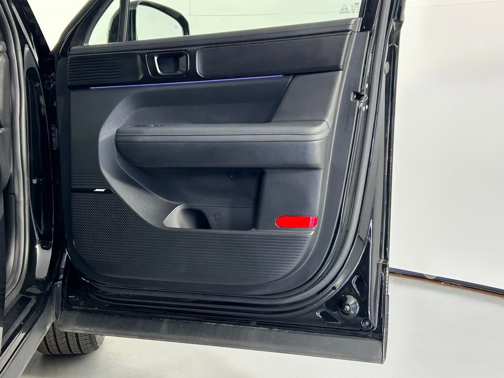 Used 2025 Hyundai Santa Fe Calligraphy image 9