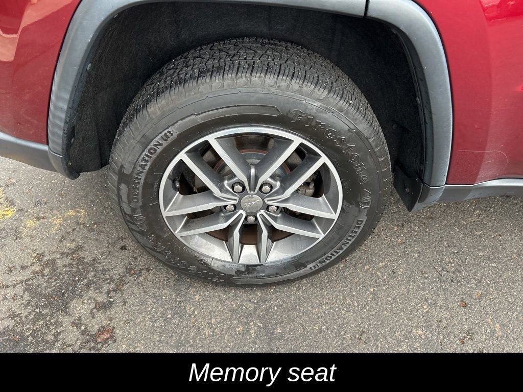 Used 2018 Jeep Grand Cherokee Limited image 13