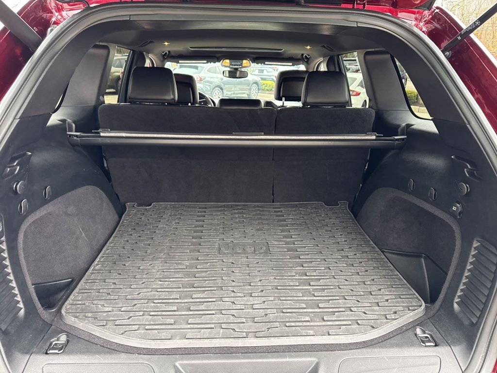 Used 2020 Jeep Grand Cherokee Altitude image 16