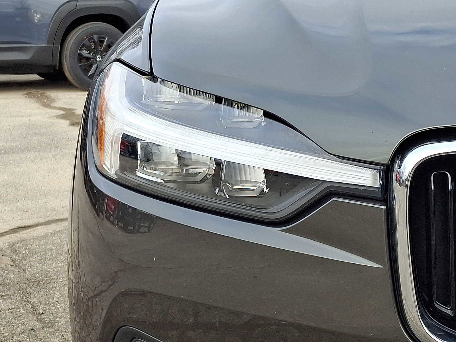 Used 2021 Volvo XC60 T5 Momentum w/ Premium Package image 9