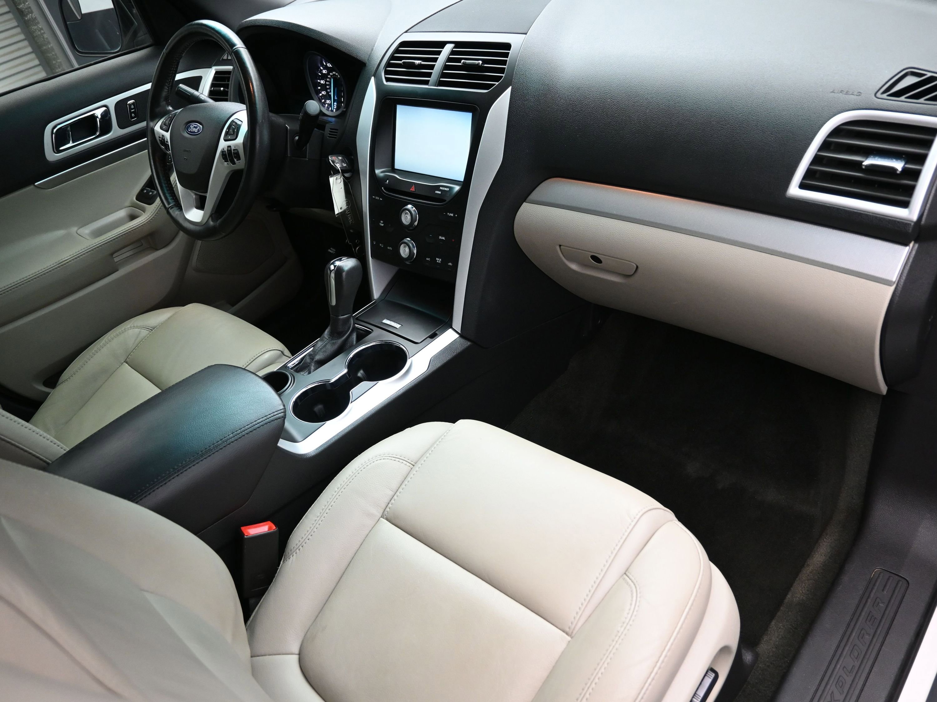 Used 2015 Ford Explorer XLT w/ Equipment Group 202A image 38