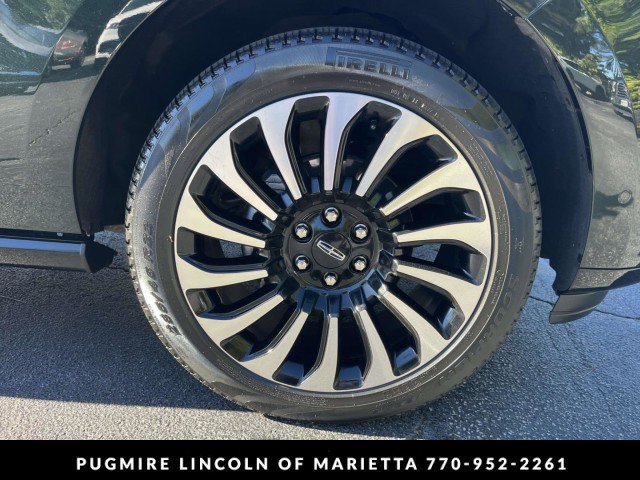 Used 2023 Lincoln Navigator Black Label AWD/4WD image 9