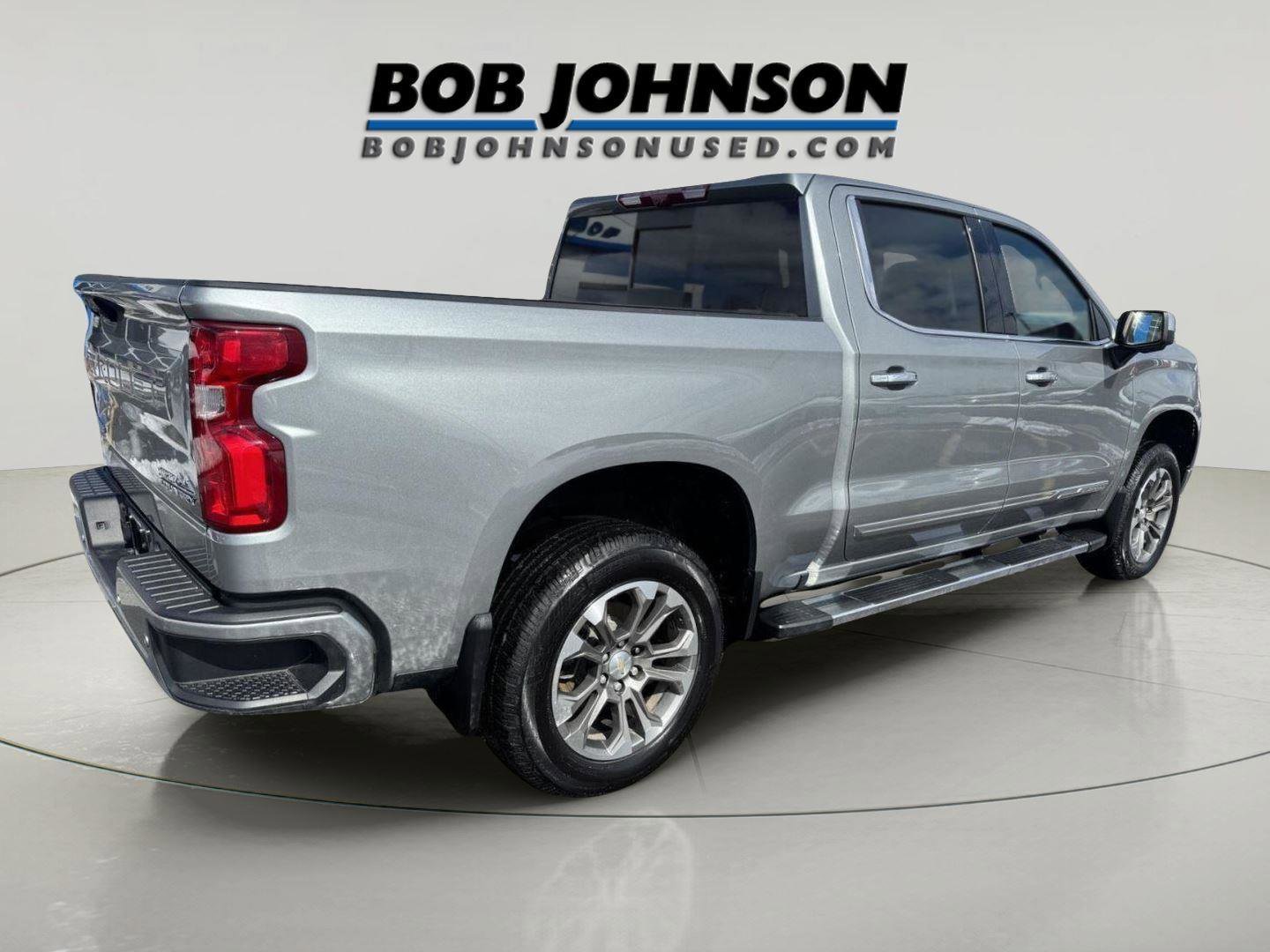 Used 2023 Chevrolet Silverado 1500 High Country w/ Technology Package AWD/4WD image 3
