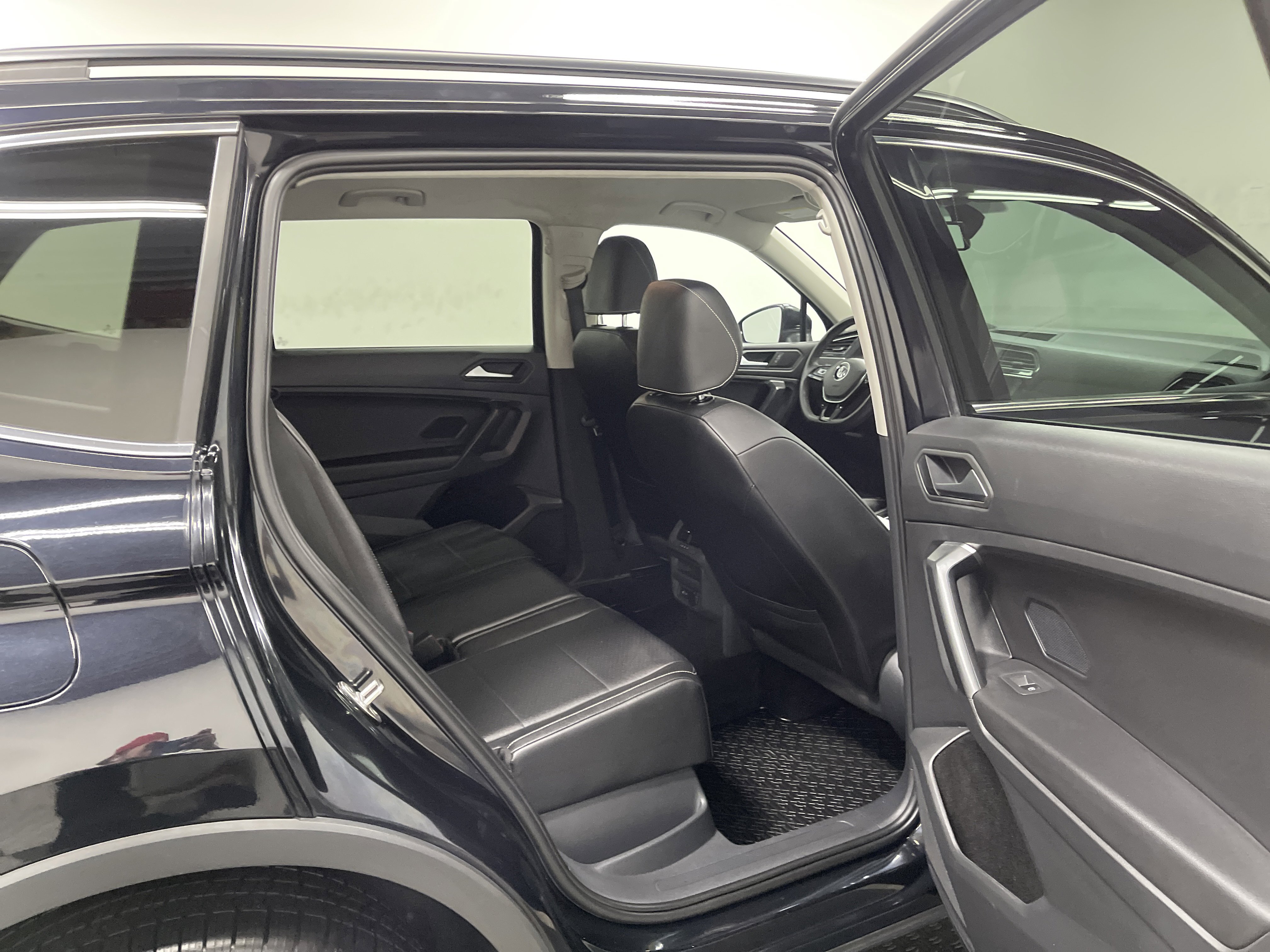 Used 2021 Volkswagen Tiguan SE image 21