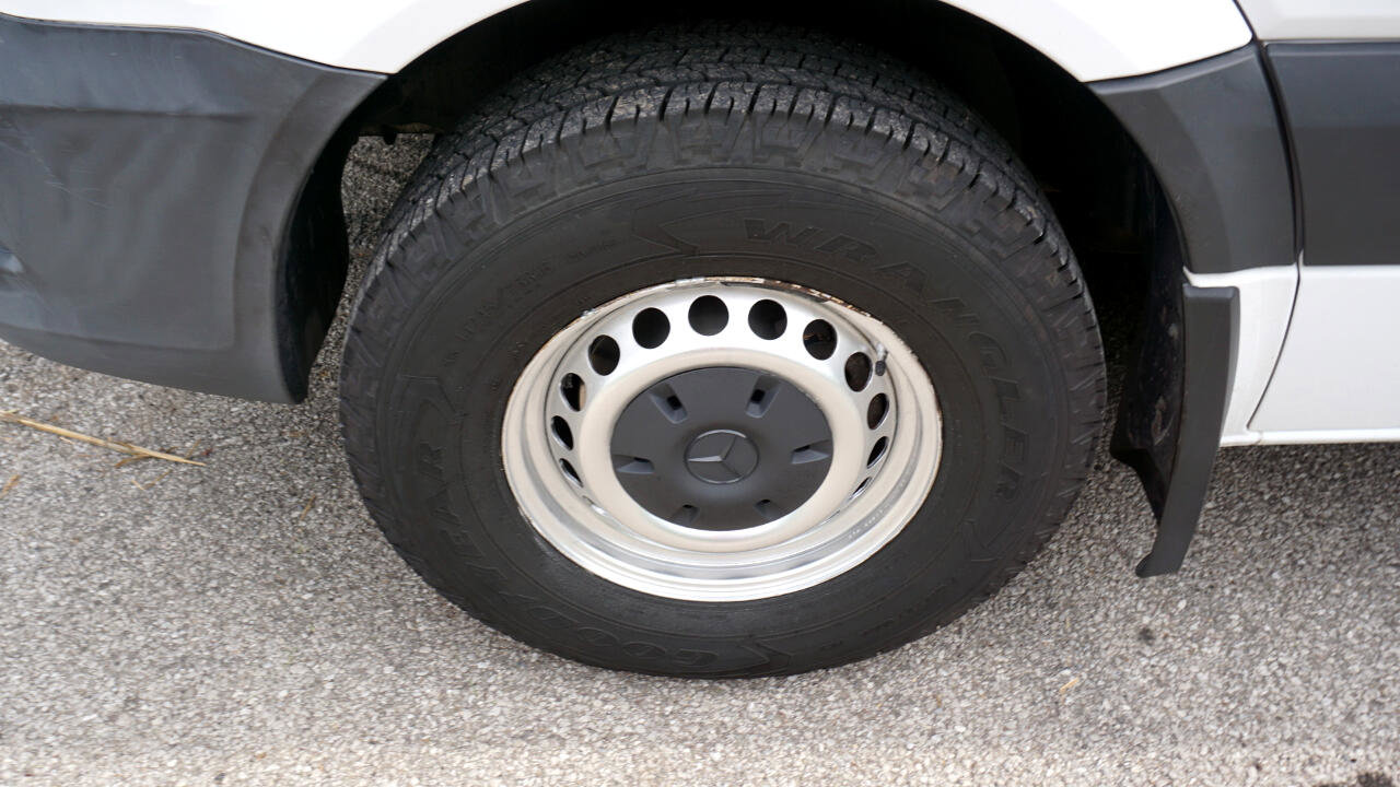 Used 2015 Freightliner Sprinter 2500 image 9