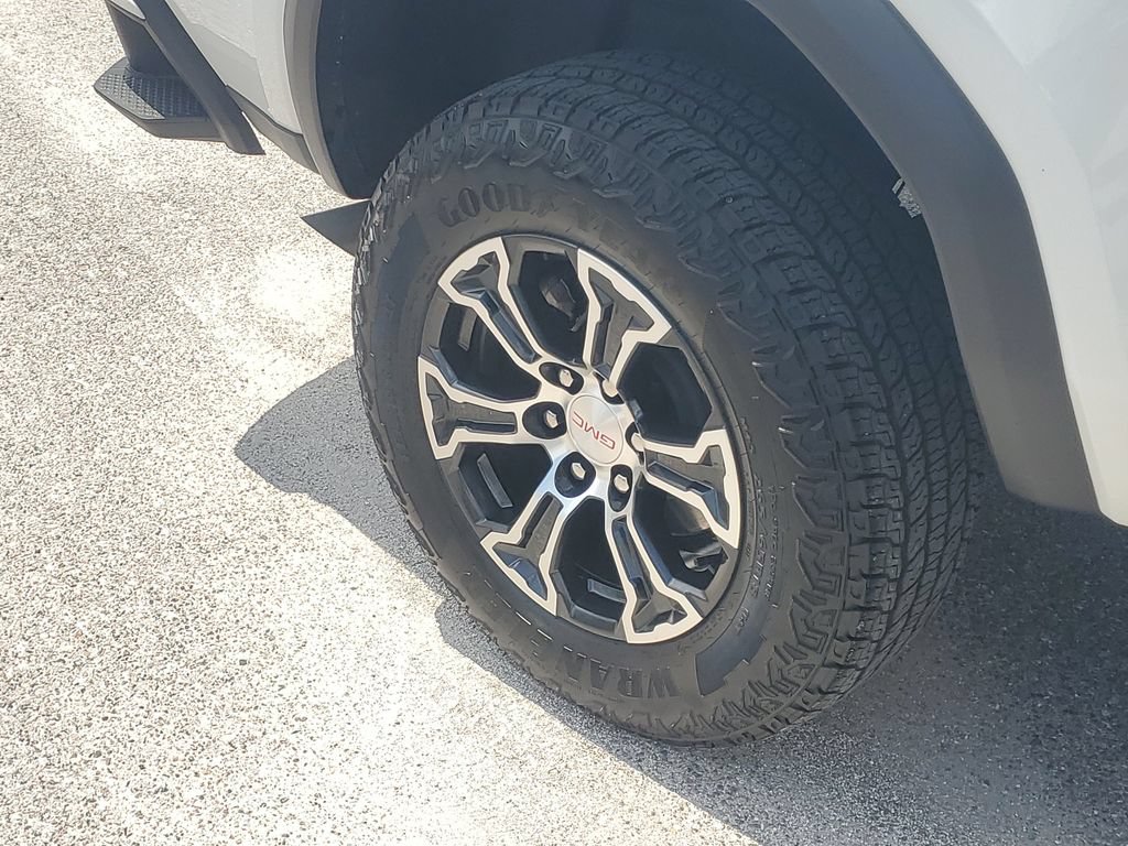 Certified 2025 GMC Canyon AT4 AWD/4WD image 9