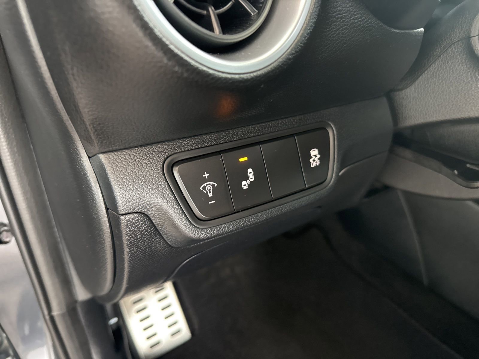 Used 2024 Kia Forte GT-Line w/ GT-Line Premium Package image 19
