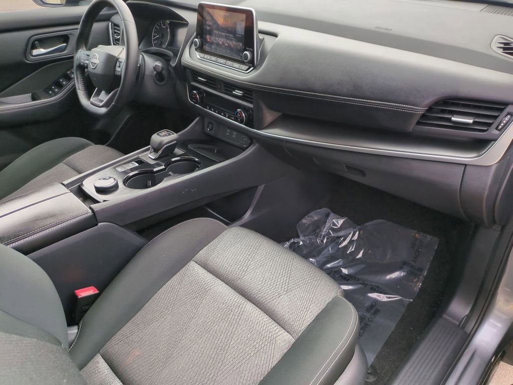 Used 2025 Nissan Rogue SV image 27