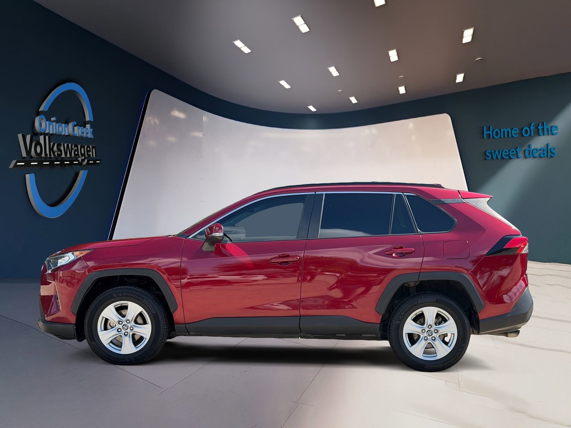 Used 2019 Toyota RAV4 XLE FWD image 8
