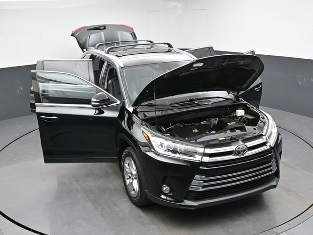 Used 2017 Toyota Highlander Limited AWD/4WD image 50