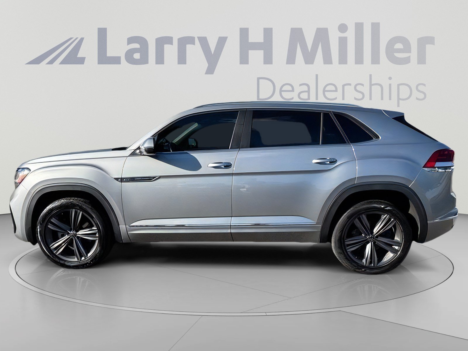 Used 2021 Volkswagen Atlas Cross Sport SE w/ Panoramic Sunroof Package AWD/4WD image 3