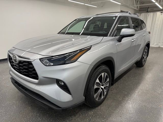 Certified 2023 Toyota Highlander XLE image 5