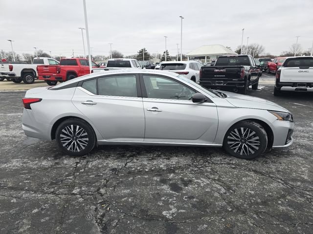 Used 2024 Nissan Altima 2.5 SV image 12
