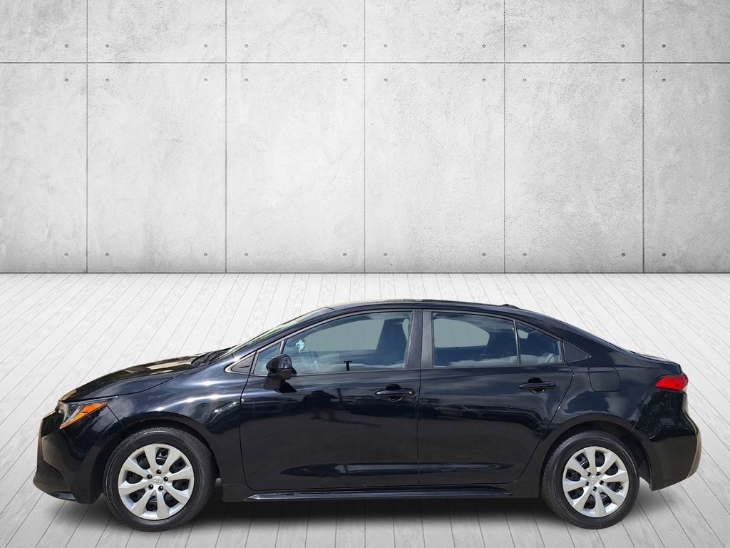 Used 2023 Toyota Corolla LE image 2