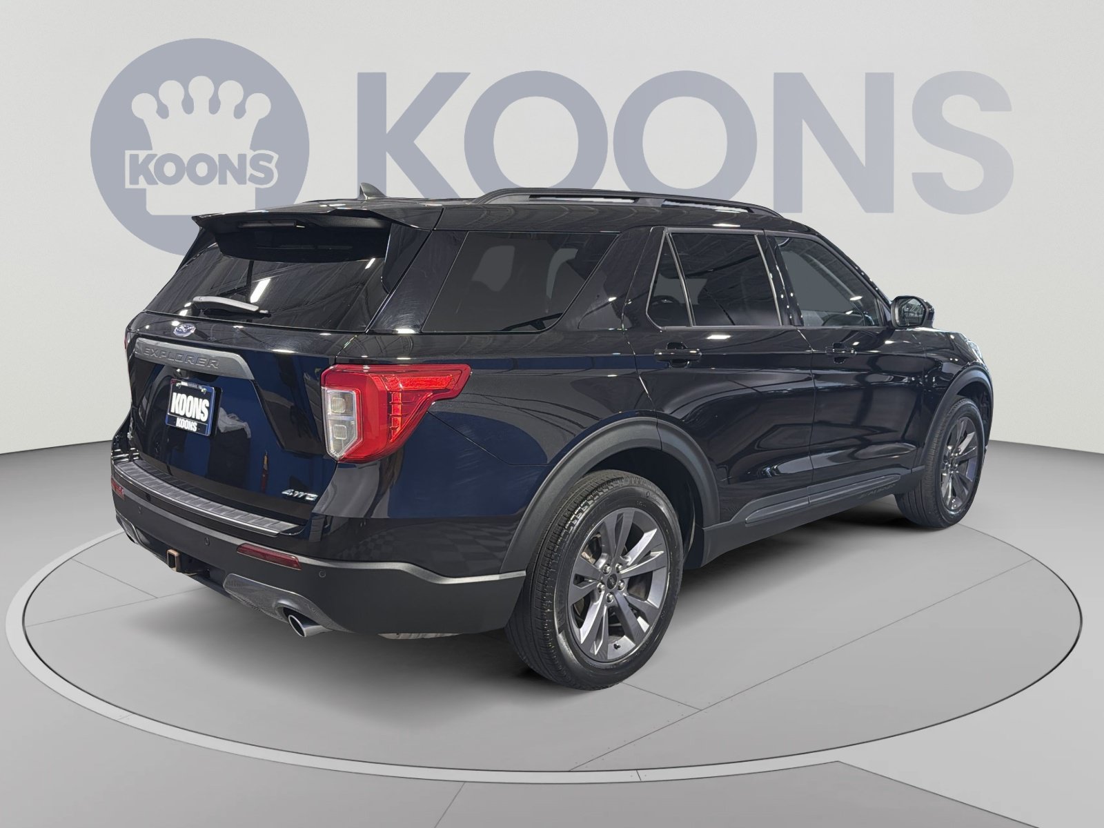 Used 2023 Ford Explorer XLT w/ Equipment Group 202A AWD/4WD image 7