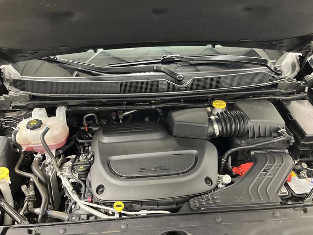 Used 2025 Chrysler Pacifica Limited image 37