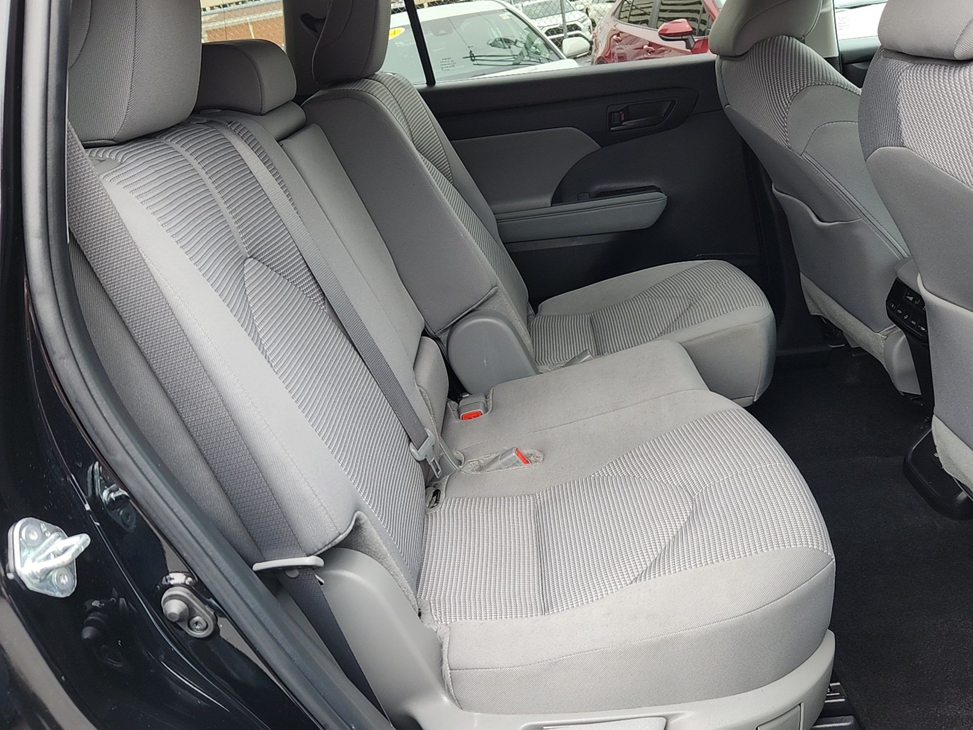 Certified 2024 Toyota Highlander LE FWD image 30