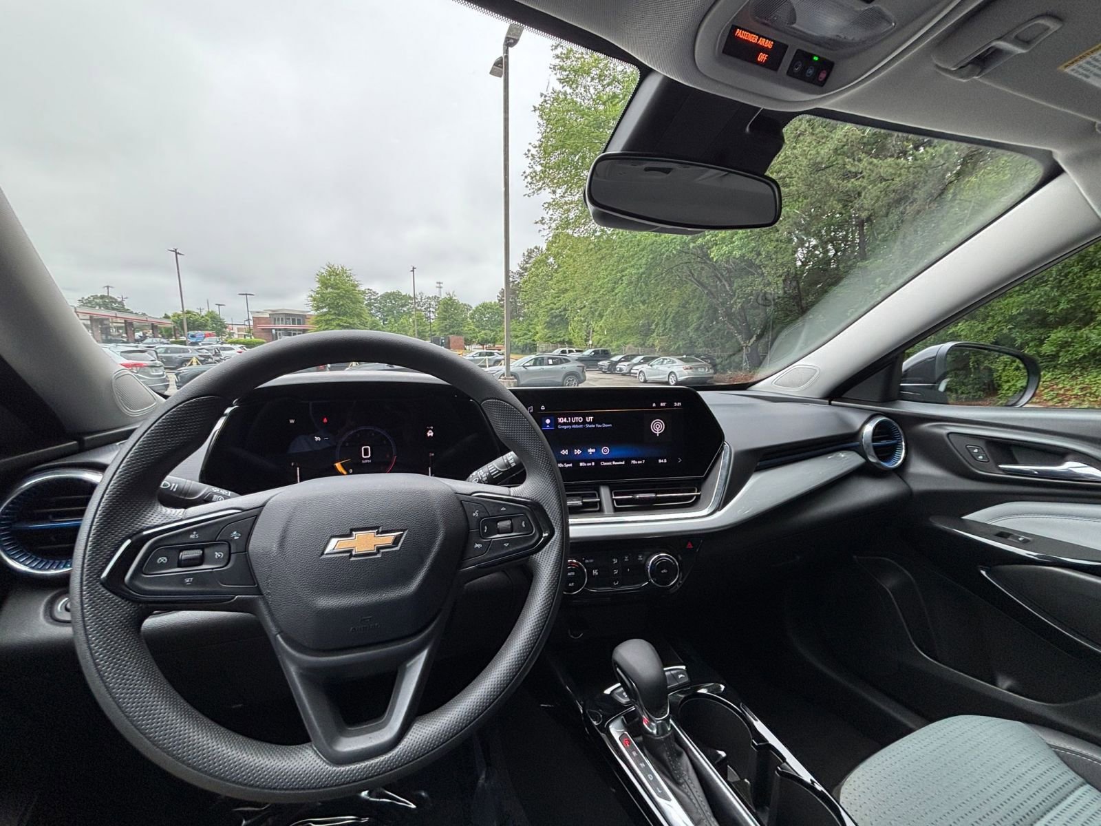 Used 2025 Chevrolet Trax LT FWD image 34