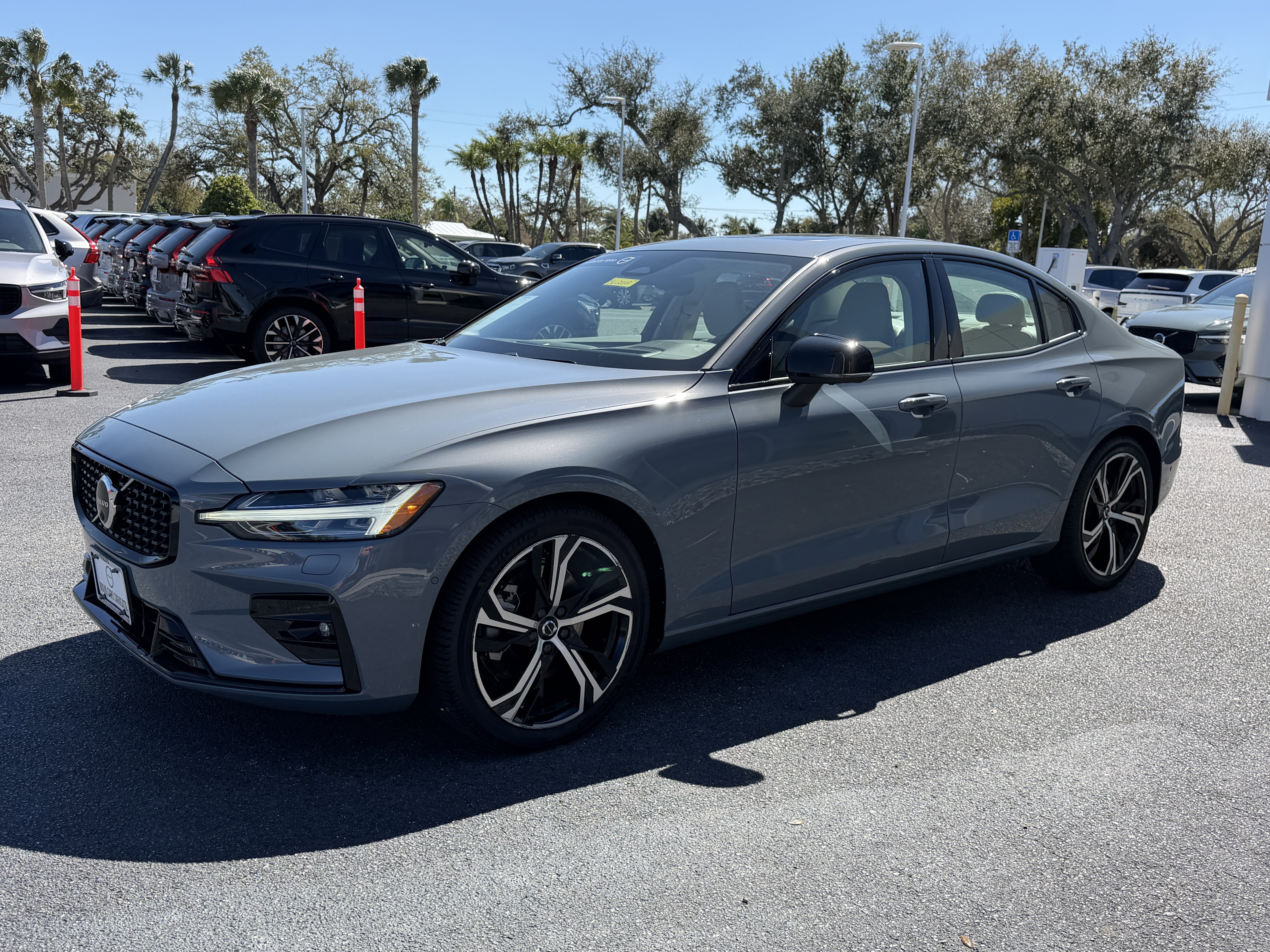 Certified 2023 Volvo S60 B5 Ultimate w/ Climate Package image 6