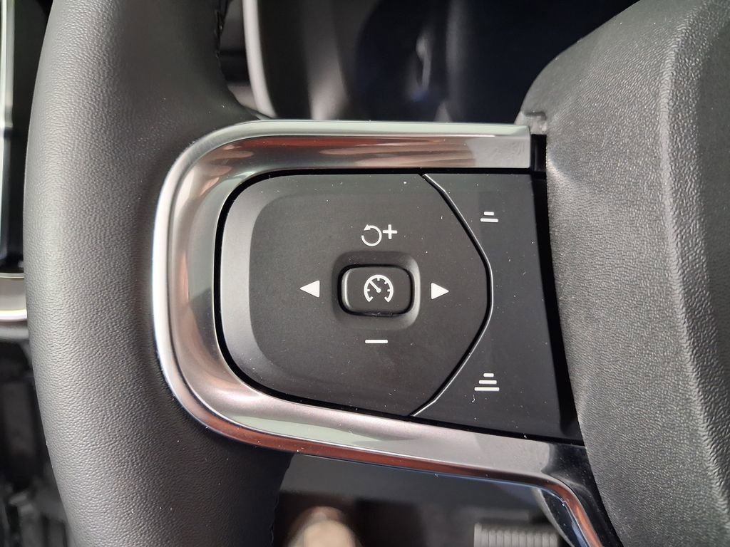 Used 2025 Volvo XC40 B5 Core AWD/4WD image 28