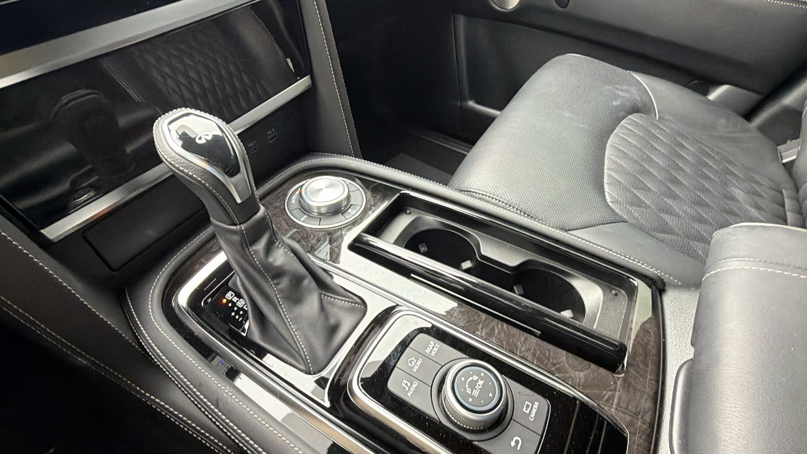 Used 2024 INFINITI QX80 Sensory AWD/4WD image 32