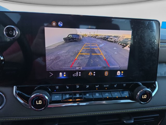 Used 2026 Chevrolet Colorado ZR2 w/ Technology Package AWD/4WD image 23