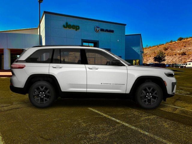 New 2026 Jeep Grand Cherokee Altitude AWD/4WD image 2