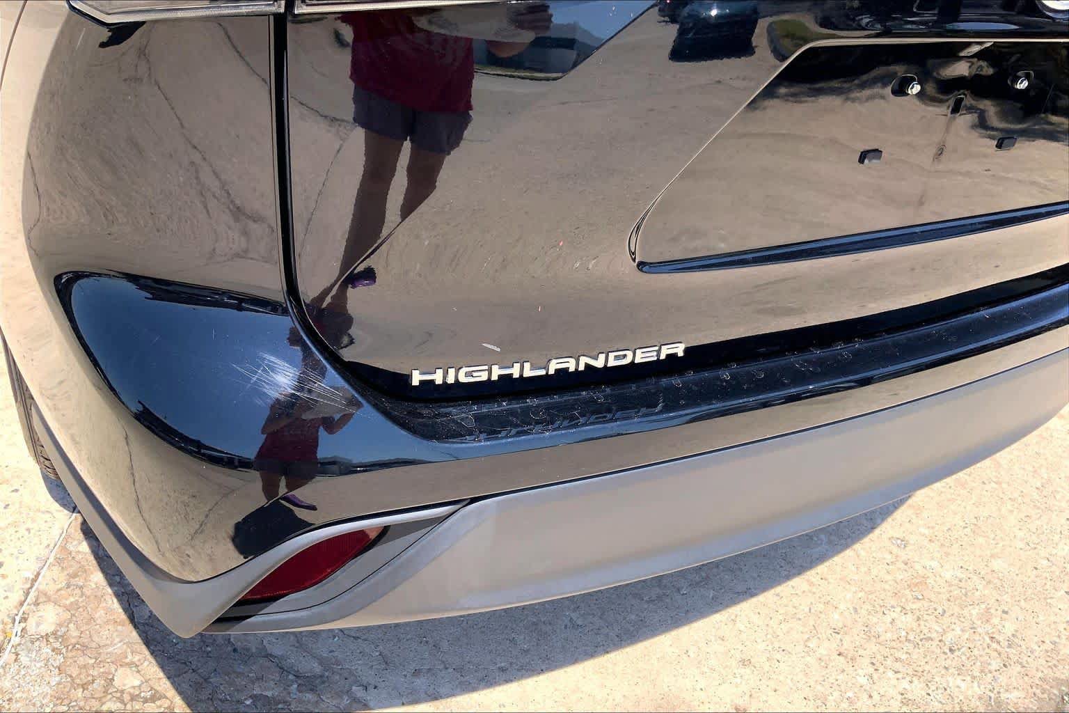 Used 2023 Toyota Highlander LE FWD image 30