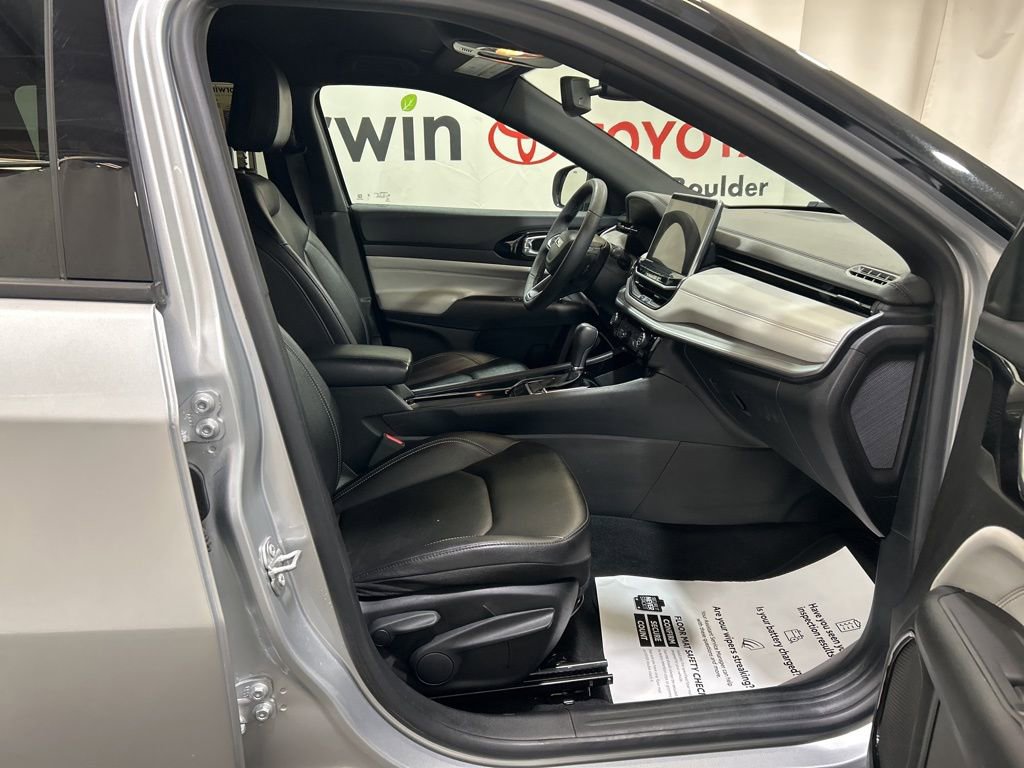 Used 2025 Jeep Compass Limited image 13