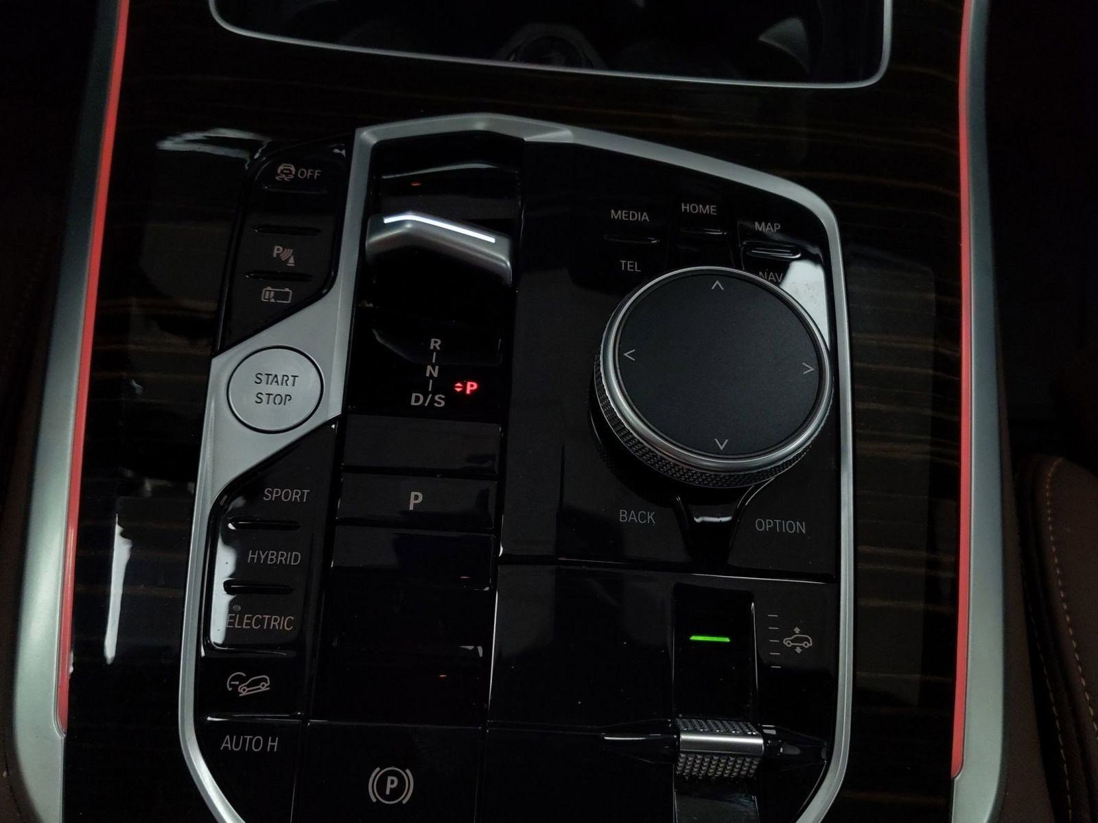 Used 2025 BMW X5 xDrive50e image 14