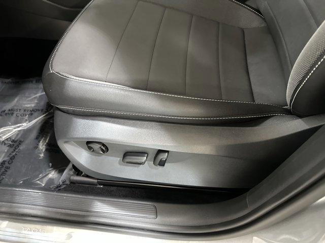 Certified 2023 Volkswagen Taos SE image 16