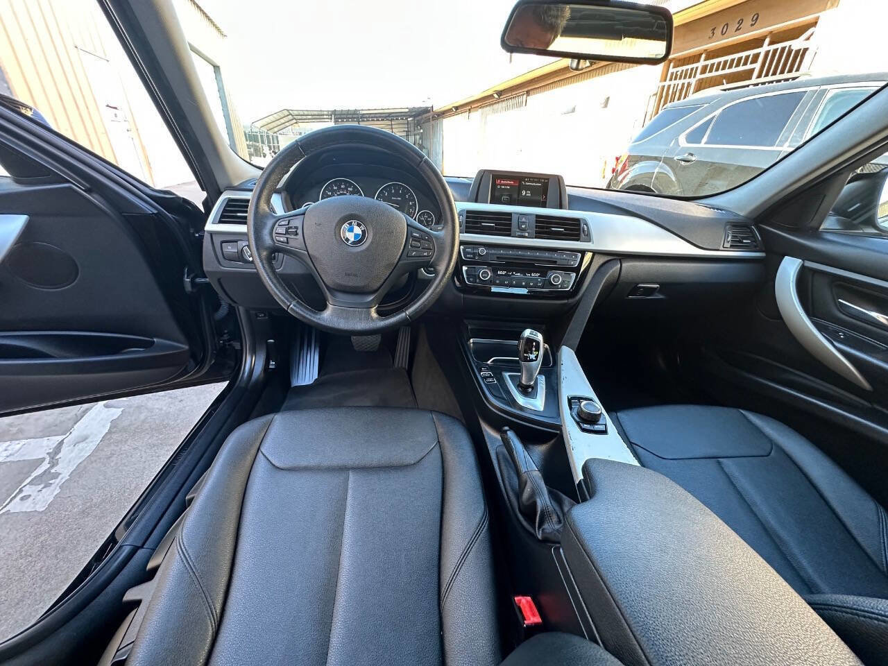 Used 2018 BMW 320i Sedan image 11