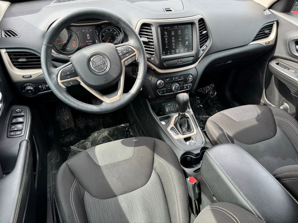 Used 2015 Jeep Cherokee Latitude w/ Cold Weather Group image 11