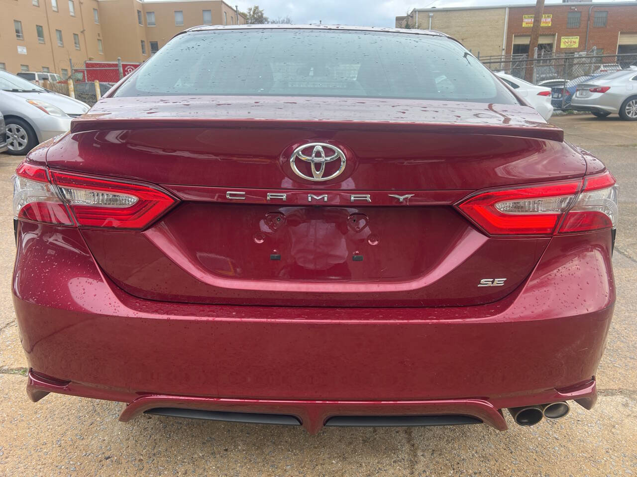 Used 2018 Toyota Camry SE w/ Moonroof Package image 9