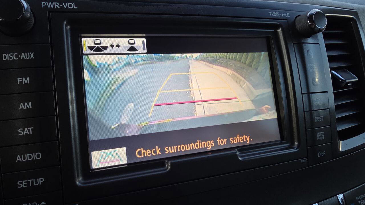 Used 2014 Toyota Sienna Limited image 9