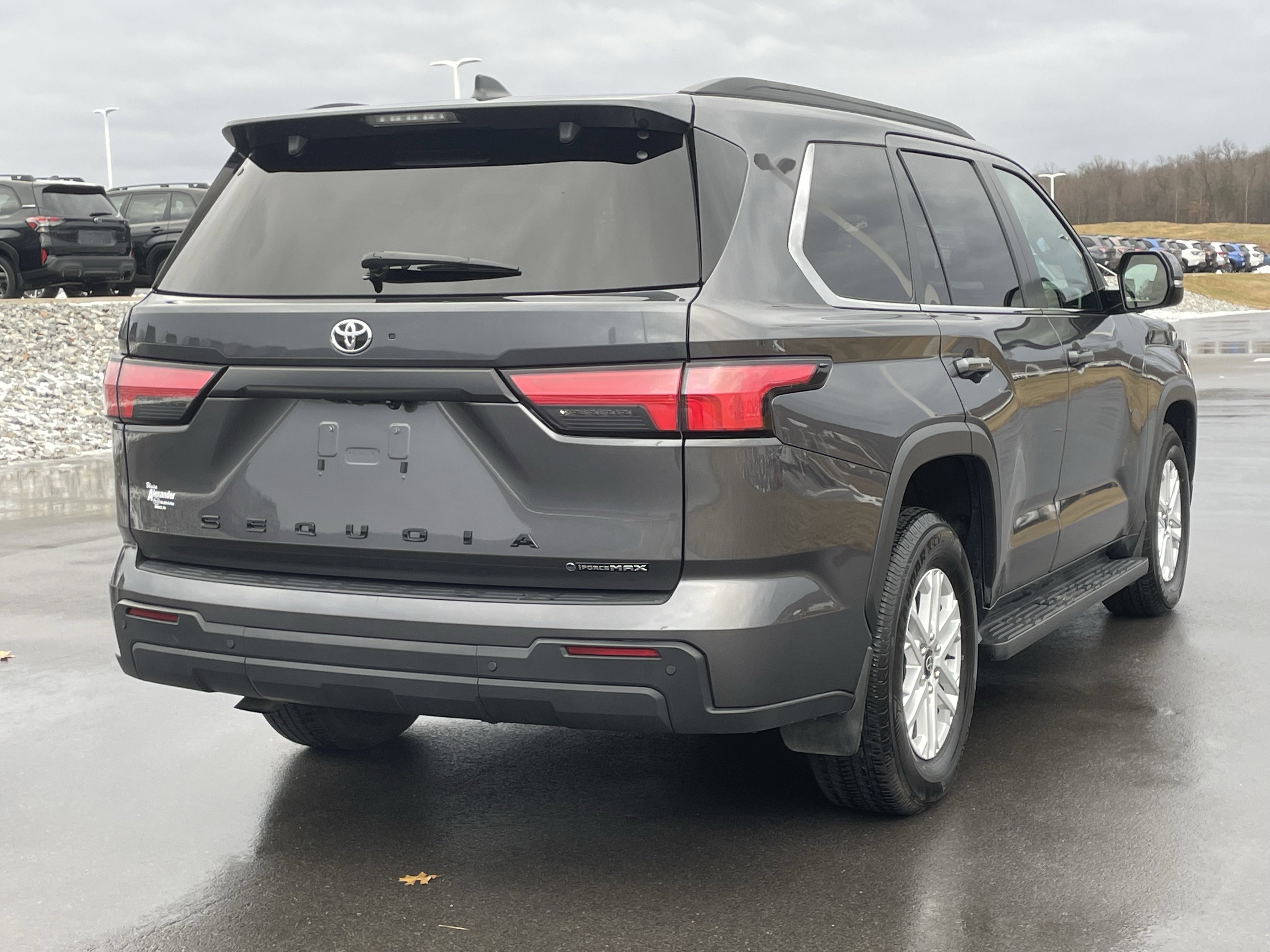 Used 2025 Toyota Sequoia SR5 video 3