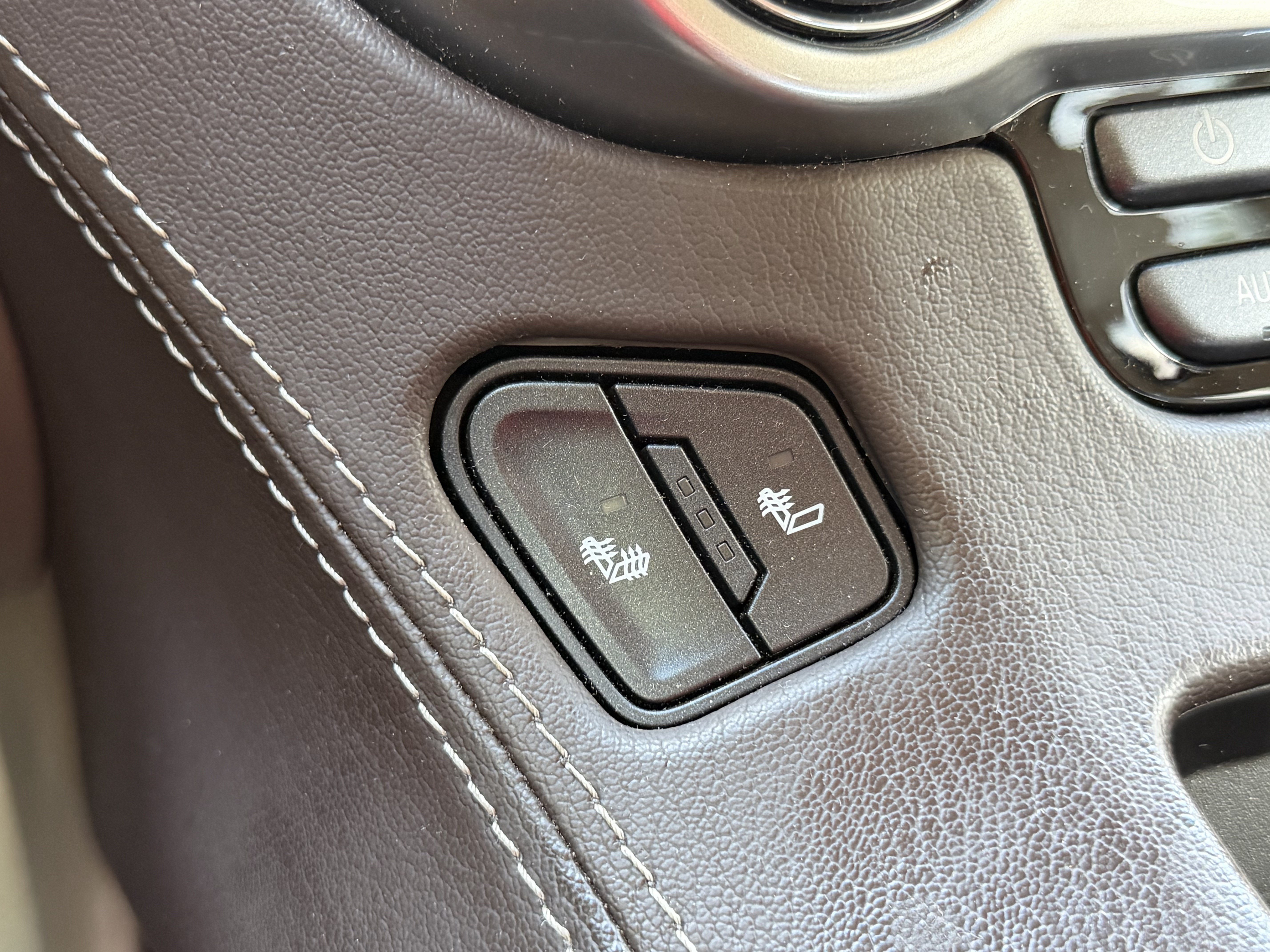 Used 2018 Chevrolet Tahoe LT w/ Luxury Package RWD image 8