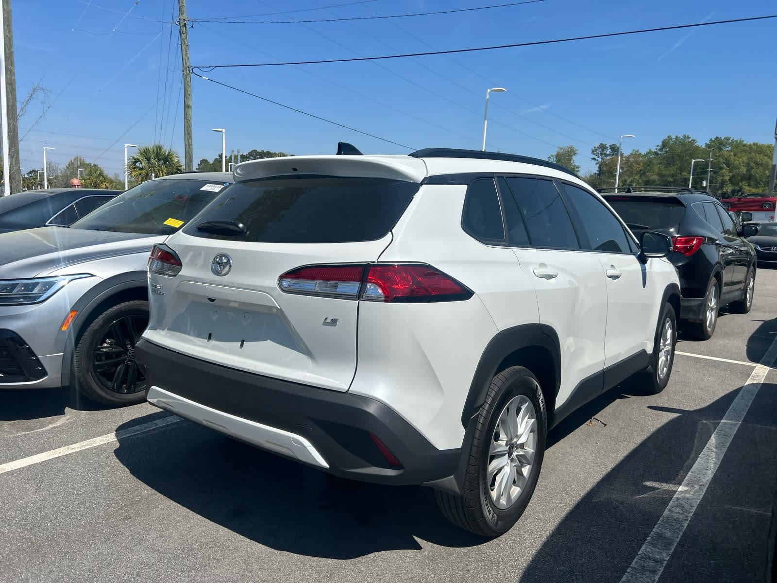 Used 2025 Toyota Corolla Cross LE image 2