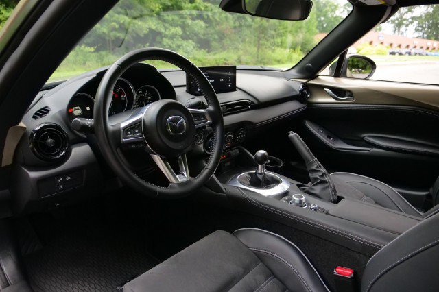 Used 2024 MAZDA MX-5 Miata RF Club w/ Weather Package RWD image 2