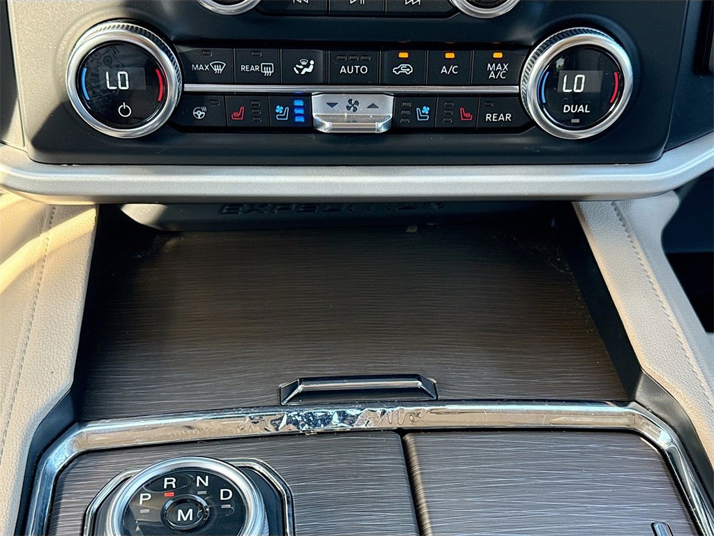 Used 2022 Ford Expedition Limited image 17