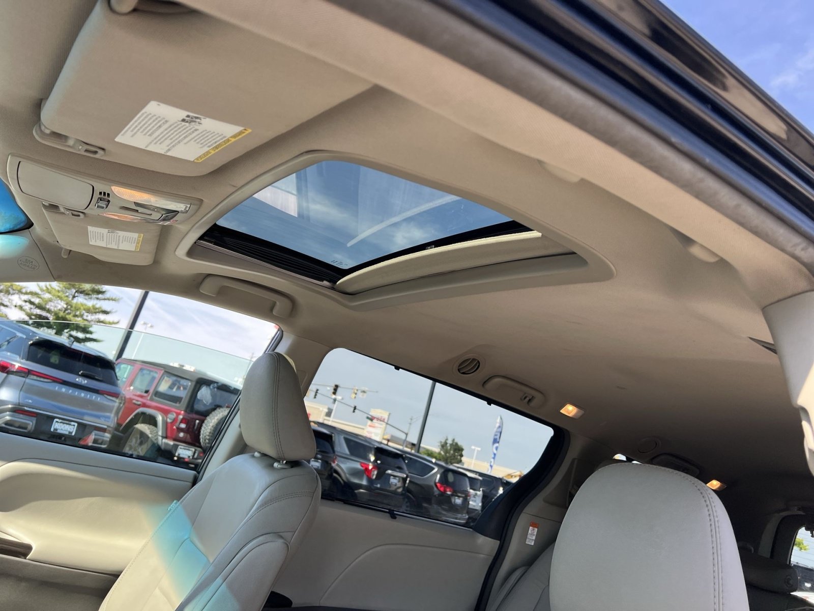 Used 2017 Toyota Sienna XLE w/ XLE Navigation Package FWD image 23
