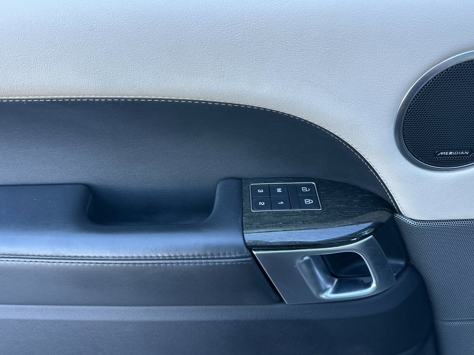 Used 2021 Land Rover Range Rover Sport HSE Silver Edition image 11