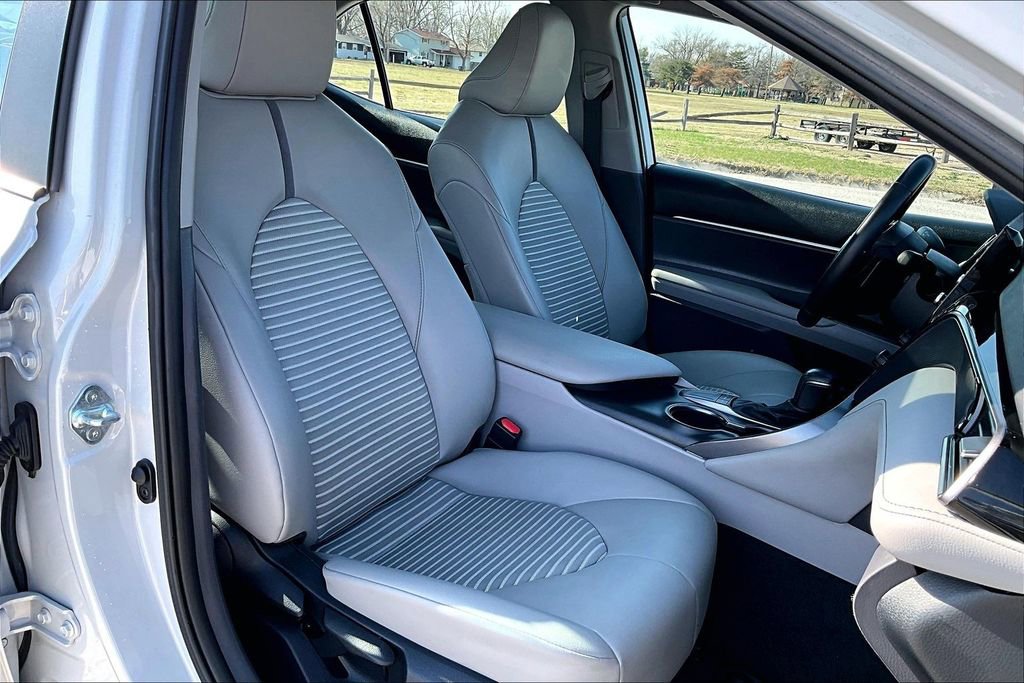 Used 2023 Toyota Camry SE w/ Convenience Package image 7