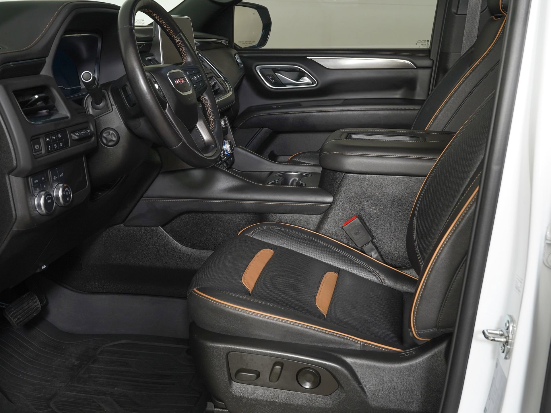 Used 2023 GMC Yukon AT4 w/ AT4 Premium Package AWD/4WD image 14