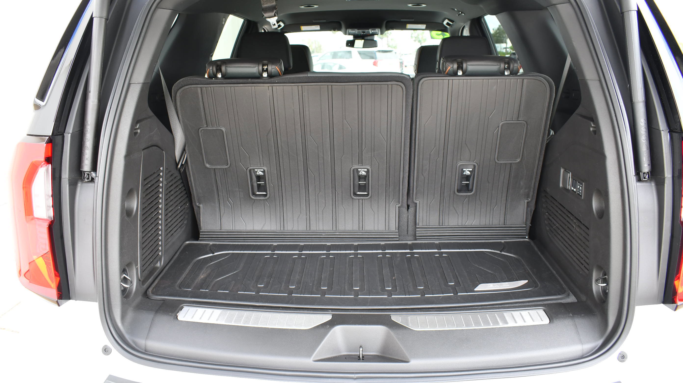 Used 2025 GMC Yukon AT4 AWD/4WD image 7